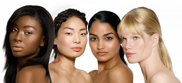 Девушки с различным цветом кожи