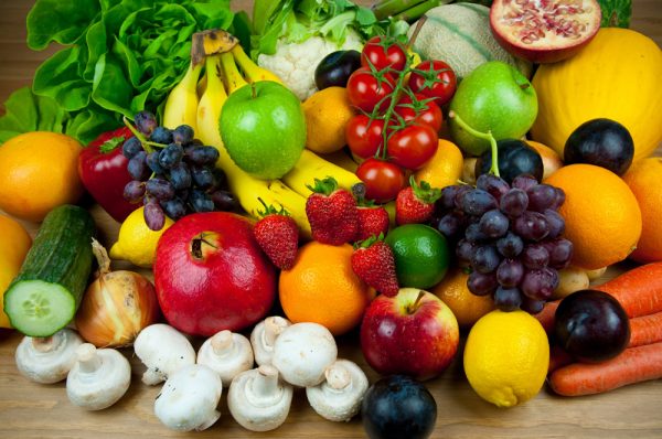 Разнообразные овощи и фрукты