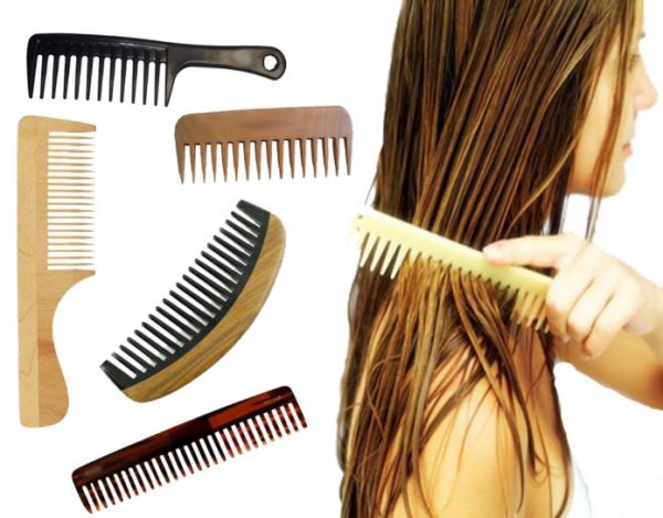 процесс расчёсывания волос деревянными гребнями