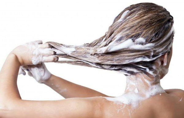 мытьё волос домашним шампунем с мятным маслом