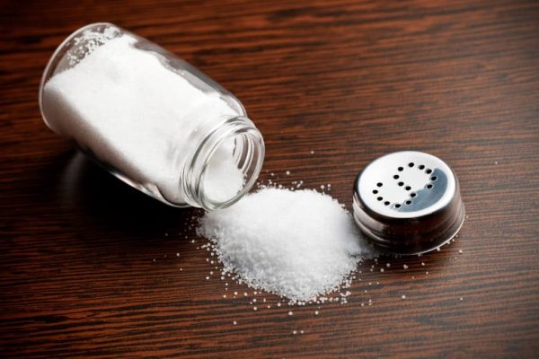 Соль на столе