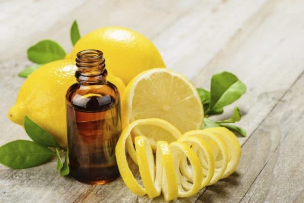 Эфирное масло и цедра лимона