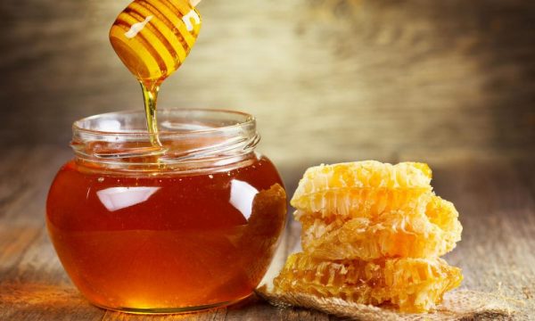 Натуральный мёд в прозрачной банке