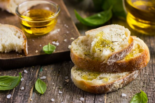 Оливковое масло на хлебе