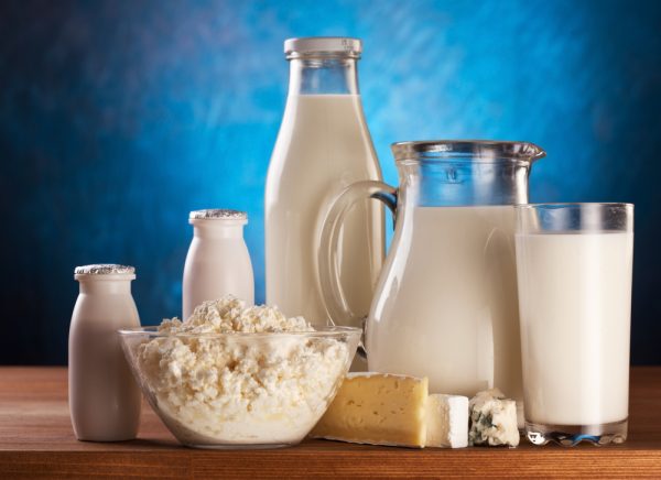 Молочные продукты в прозрачных ёмкостях