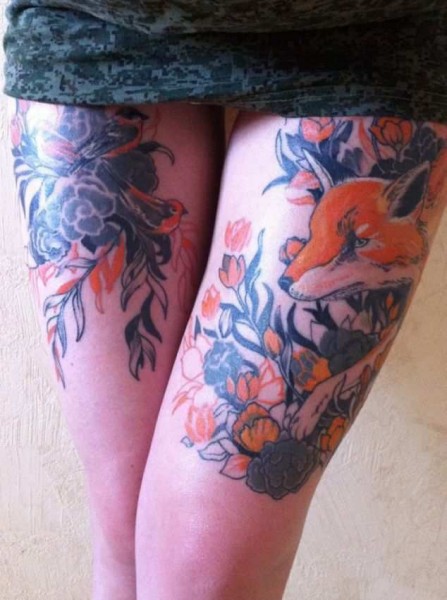 Татуировка на женских ногах