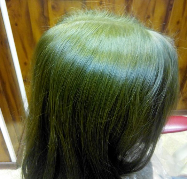 Волосы с зелёным оттенком